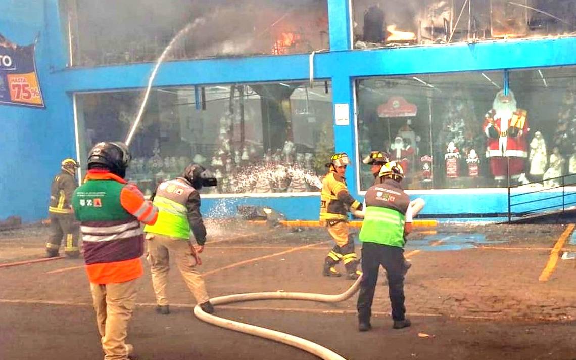 Fuerte Incendio Consume Galerías El Triunfo En San Jerónimo - La Prensa ...